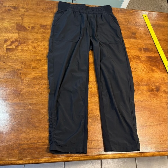 Lululemon black pants track joggers with cinch bottom size 6 - Picture 1 of 11